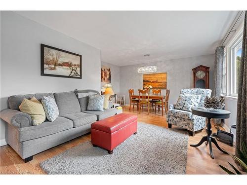 367 Angling Road, Waterford, ON - Indoor Photo Showing Living Room