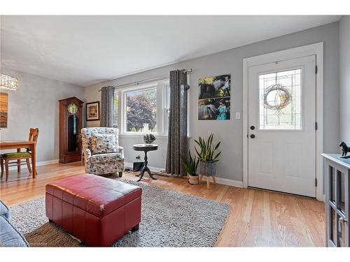 367 Angling Road, Waterford, ON - Indoor Photo Showing Living Room