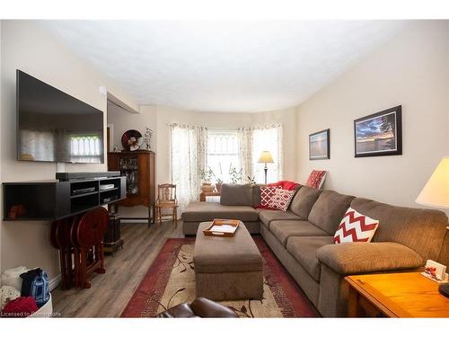 19 First Avenue, Port Dover, ON - Indoor Photo Showing Living Room