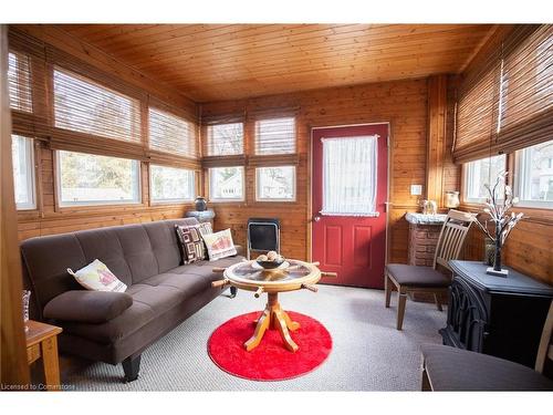 19 First Avenue, Port Dover, ON - Indoor Photo Showing Living Room