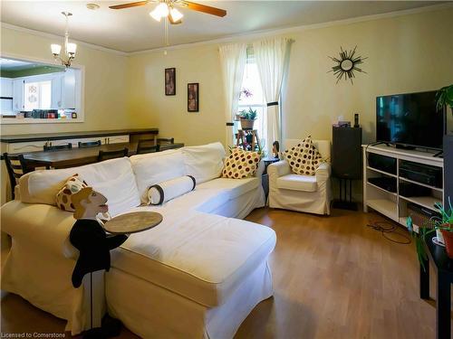 2078 Main Street N, Jarvis, ON - Indoor Photo Showing Living Room