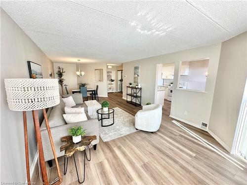 605-11 Mill Pond Court, Simcoe, ON - Indoor Photo Showing Living Room