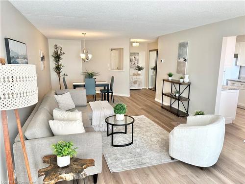 605-11 Mill Pond Court, Simcoe, ON - Indoor Photo Showing Living Room