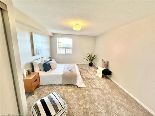 605-11 Mill Pond Court, Simcoe, ON - Indoor Photo Showing Bedroom