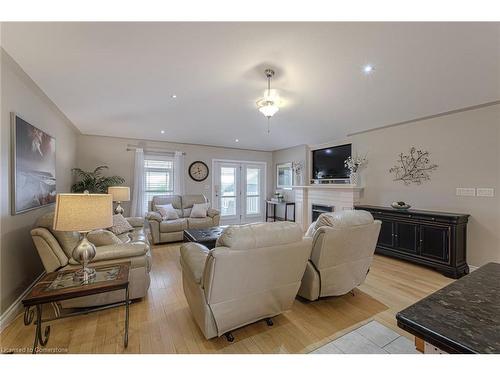 65 Mann Avenue, Simcoe, ON - Indoor Photo Showing Living Room