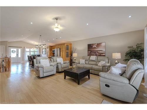 65 Mann Avenue, Simcoe, ON - Indoor Photo Showing Living Room