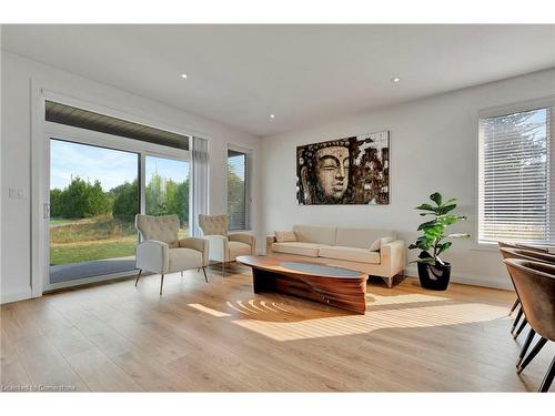 207 Gibbons Street, Waterford, ON - Indoor Photo Showing Living Room