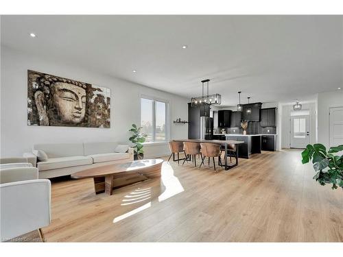 207 Gibbons Street, Waterford, ON - Indoor Photo Showing Living Room