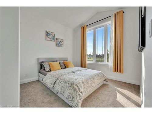 207 Gibbons Street, Waterford, ON - Indoor Photo Showing Bedroom