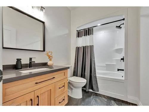 207 Gibbons Street, Waterford, ON - Indoor Photo Showing Bathroom