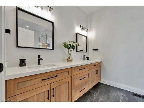 207 Gibbons Street, Waterford, ON - Indoor Photo Showing Bathroom