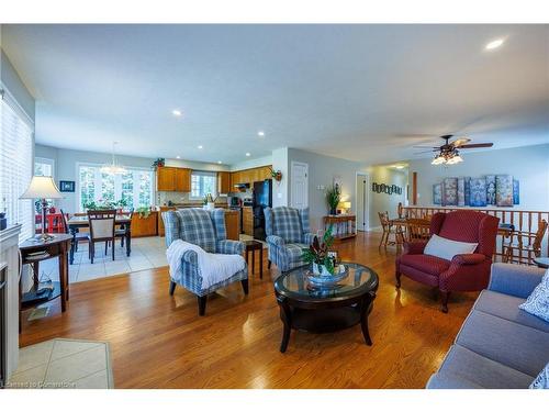 103 Upper Canada Drive, Port Rowan, ON - Indoor Photo Showing Living Room