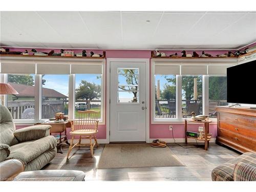 15 Cedar Drive, Turkey Point, ON - Indoor Photo Showing Living Room