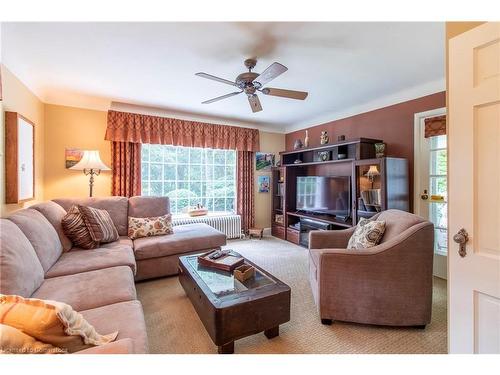 312 Nelson Street W, Port Dover, ON - Indoor Photo Showing Living Room