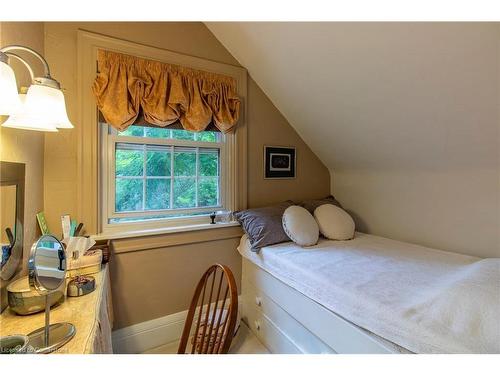 312 Nelson Street W, Port Dover, ON - Indoor Photo Showing Bedroom