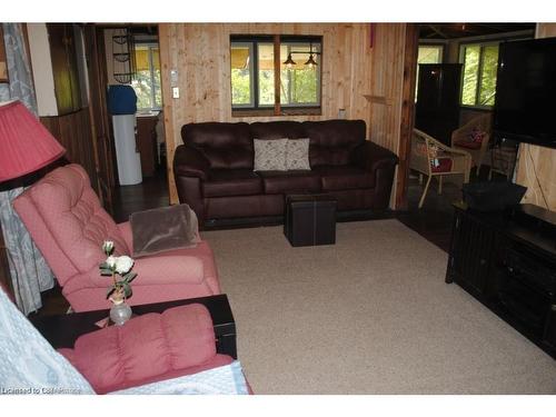 303 Erie Boulevard, Long Point, ON - Indoor Photo Showing Living Room