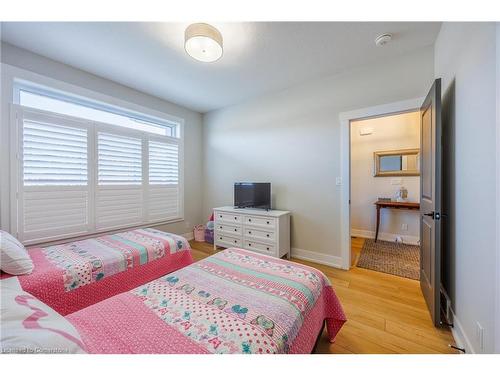 10 Hare Street, Waterford, ON - Indoor Photo Showing Bedroom