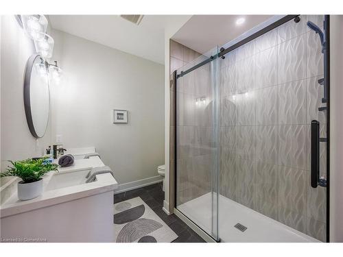 10 Hare Street, Waterford, ON - Indoor Photo Showing Bathroom