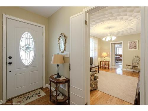 126 Mccall Crescent, Simcoe, ON - Indoor Photo Showing Living Room