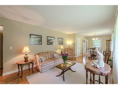 126 Mccall Crescent, Simcoe, ON - Indoor Photo Showing Living Room