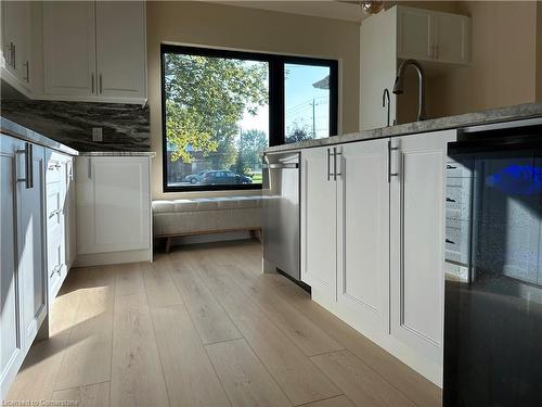 68 Hamilton Plank Rd, Port Dover, ON - Indoor Photo Showing Kitchen