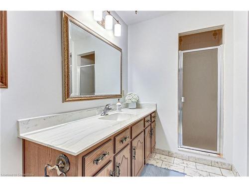 162 Mccall Crescent, Simcoe, ON - Indoor Photo Showing Bathroom