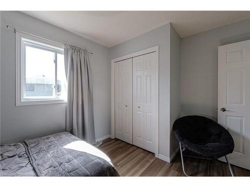 16 Gaal Court, Brantford, ON - Indoor Photo Showing Bathroom