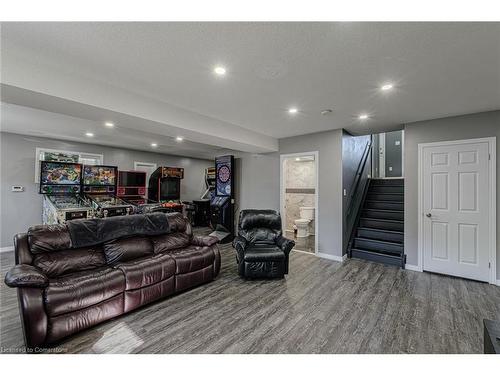 16 Gaal Court, Brantford, ON - Indoor