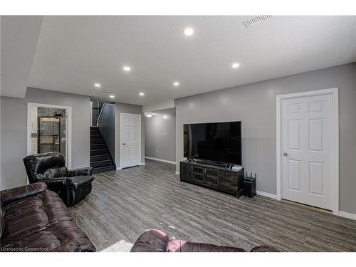 16 Gaal Court, Brantford, ON - Indoor