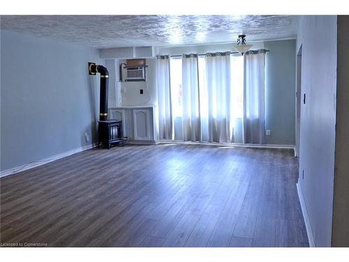 86 Pond Street, Simcoe, ON - Indoor Photo Showing Other Room