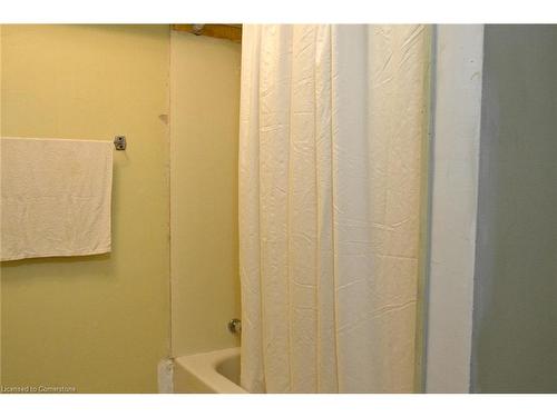 86 Pond Street, Simcoe, ON - Indoor Photo Showing Bathroom