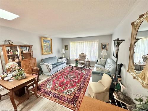 34-175 Victoria Court, Simcoe, ON - Indoor Photo Showing Living Room