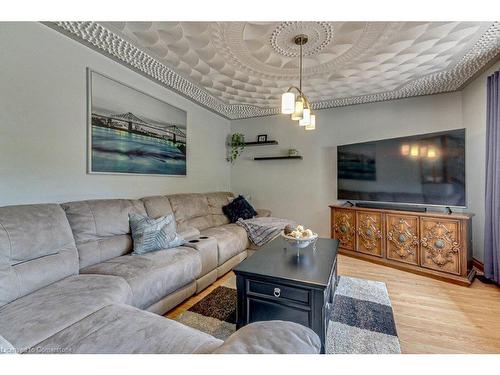 301 South Drive, Simcoe, ON - Indoor Photo Showing Living Room