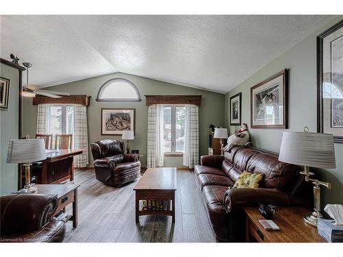 23 Mergl Drive, Port Dover, ON - Indoor Photo Showing Living Room