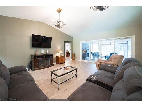 156 St. Johns Road West, Simcoe, ON - Indoor Photo Showing Living Room