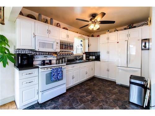 79 Sovereign Street W, Waterford, ON - Indoor Photo Showing Kitchen With Double Sink