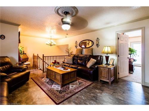 79 Sovereign Street W, Waterford, ON - Indoor Photo Showing Living Room