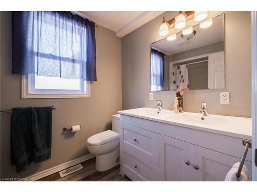 404 Queensway Street W, Simcoe, ON - Indoor Photo Showing Bathroom