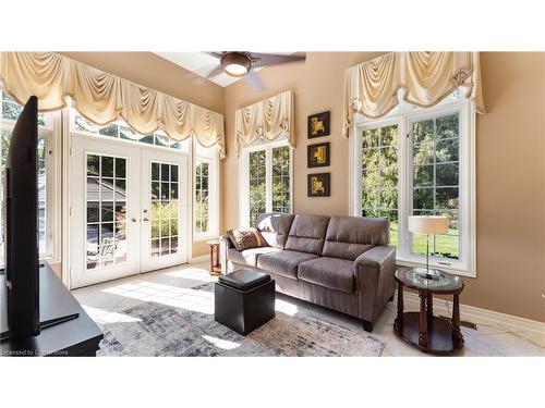 224 Hillcrest Road, Simcoe, ON - Indoor Photo Showing Living Room