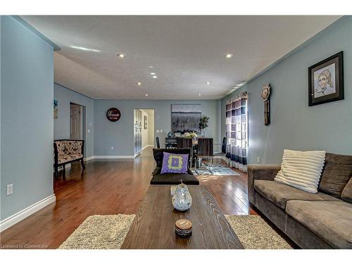 138 Lynndale Road, Simcoe, ON - Indoor Photo Showing Living Room