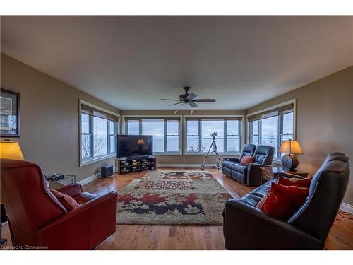 42 Wolven Street, Port Rowan, ON - Indoor Photo Showing Living Room