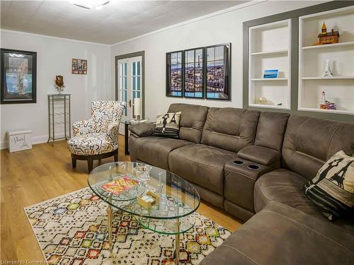 210 Chapman Street W, Port Dover, ON - Indoor Photo Showing Living Room