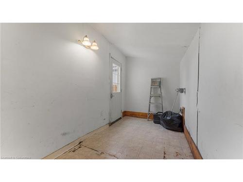 212 Grove Street, Simcoe, ON - Indoor Photo Showing Other Room