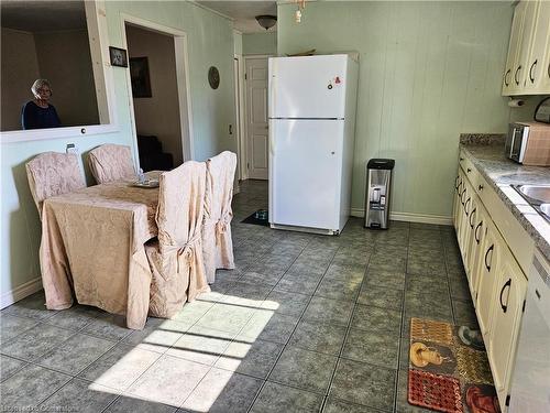 7 Chestnut Street, Port Rowan, ON - Indoor Photo Showing Kitchen