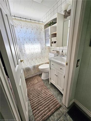 7 Chestnut Street, Port Rowan, ON - Indoor Photo Showing Bathroom