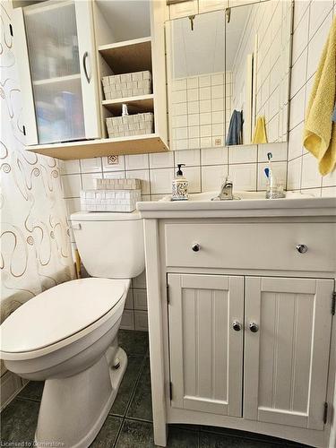 7 Chestnut Street, Port Rowan, ON - Indoor Photo Showing Bathroom