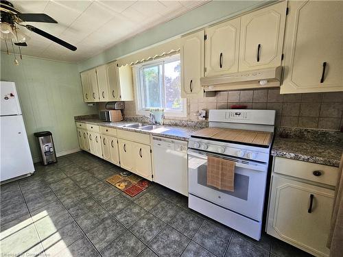 7 Chestnut Street, Port Rowan, ON - Indoor Photo Showing Kitchen With Double Sink