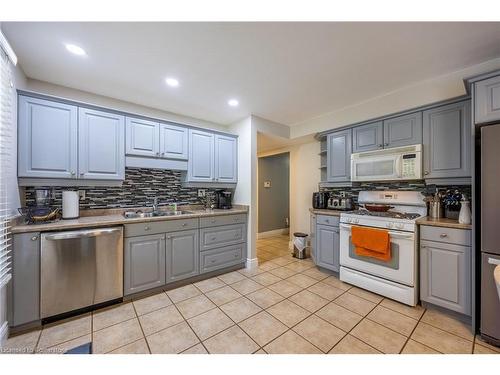 7 Judd Drive, Simcoe, ON - Indoor Photo Showing Kitchen With Double Sink