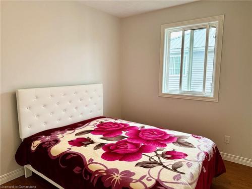 271 College St W, Waterford, ON - Indoor Photo Showing Bedroom