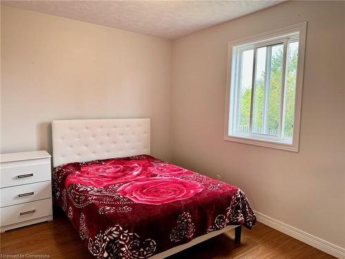 271 College St W, Waterford, ON - Indoor Photo Showing Bedroom